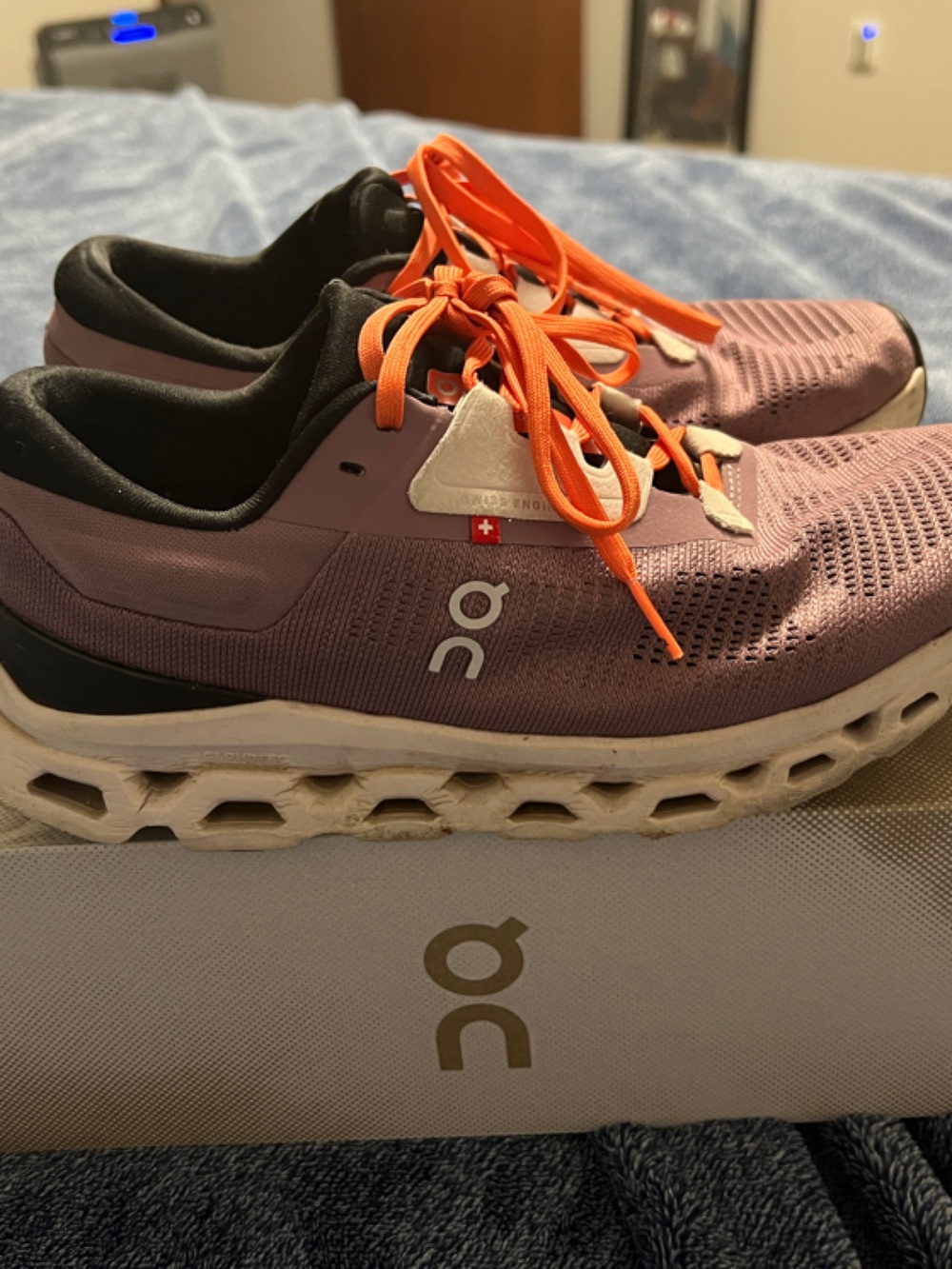 On Cloud Women's Lavender Athletic Sneakers with Orange Laces Size 8 (men’s 6.5) - Picture 2 of 7